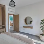Adamandri - Prime Location 아파트