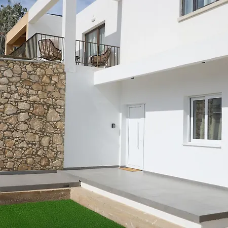 Adamandri - Prime Location