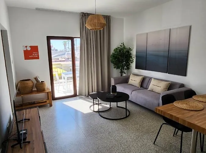 Adamandri - Prime Location Lejlighed *