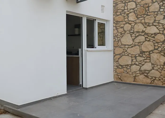 Adamandri - Prime Location Lejlighed *