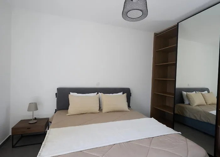 Lejlighed Adamandri - Prime Location