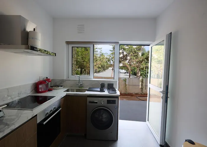 Adamandri - Prime Location