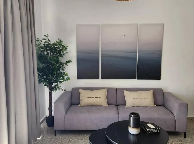 Adamandri - Prime Location 아파트