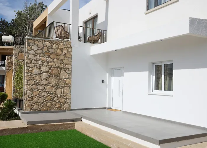 Adamandri - Prime Location